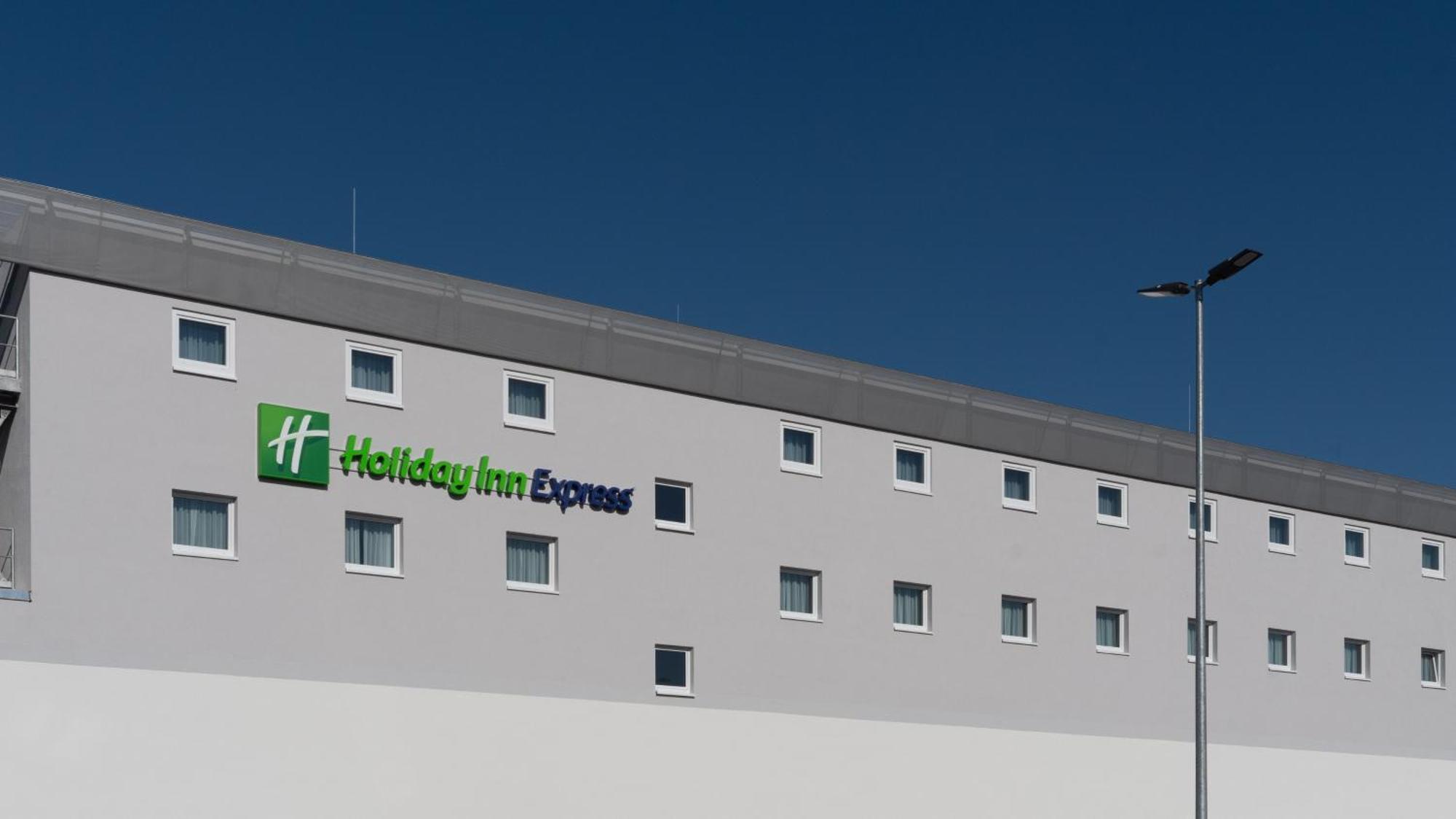 Holiday Inn Express - Hamburg South A7-As42, An Ihg Hotel Egestorf Exterior photo